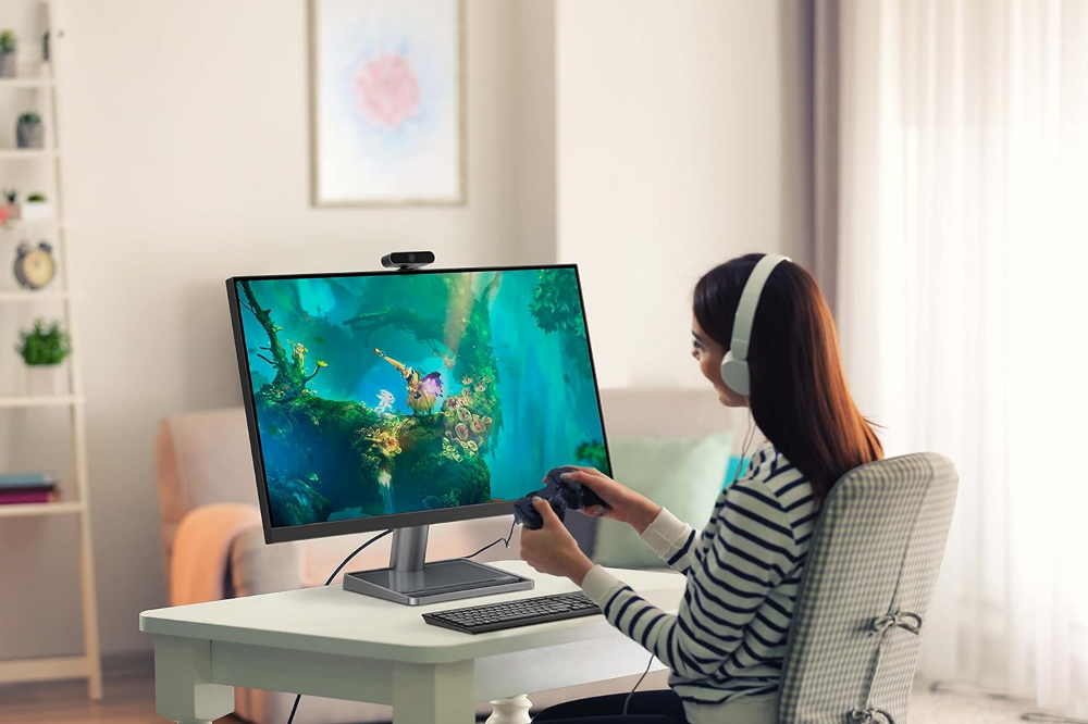 Lenovo L32p-30 31.5-Inch UHD 4k, IPS, 4ms 60Hz Monitor with Webcam and Built-in Speaker and Mic, and USB Type C Power Pass Through